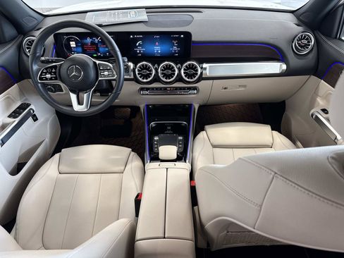 Certified 2023 Mercedes-Benz EQB 300 4MATIC image 8