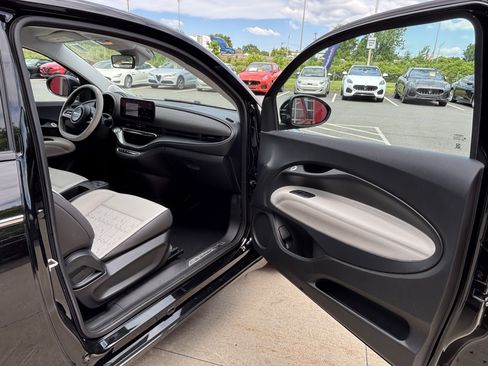Used 2024 FIAT 500 e FWD image 28