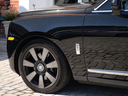 Certified 2023 Rolls-Royce Cullinan w/ Cullinan Package image 13