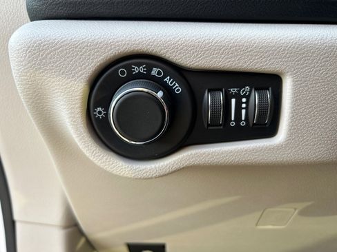 Used 2021 Chrysler Voyager LX FWD image 20