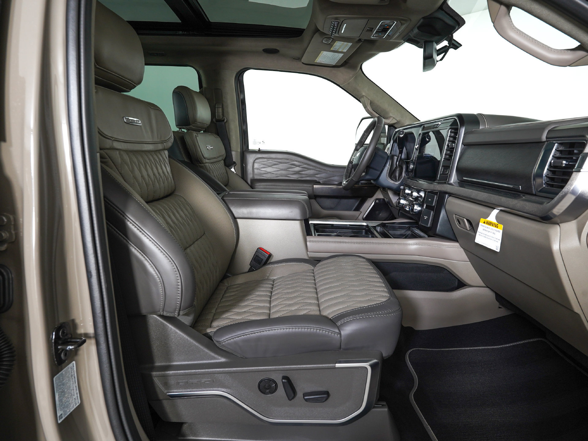 Used 2026 Ford F450 Platinum w/ Platinum Plus Package AWD/4WD image 9