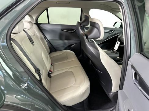 Used 2024 Kia Niro EX image 27