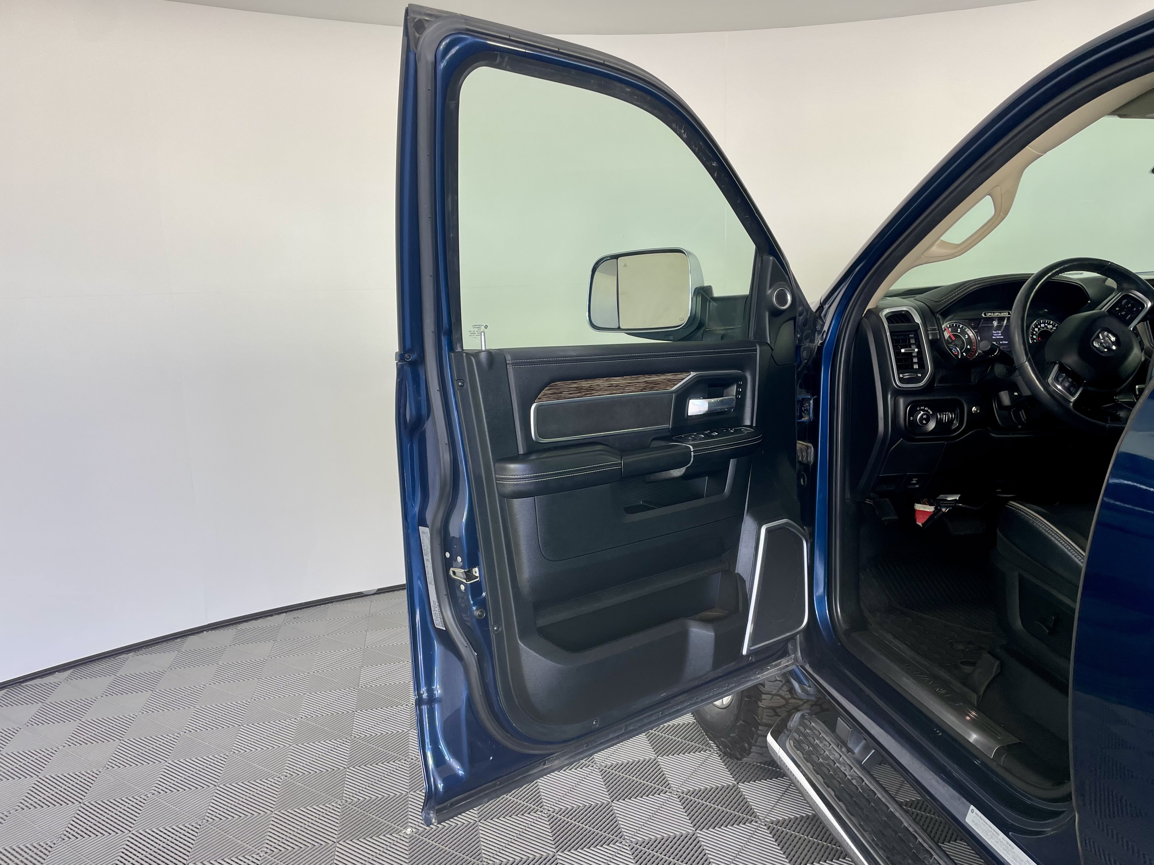 Used 2021 RAM 3500 Laramie AWD/4WD image 9