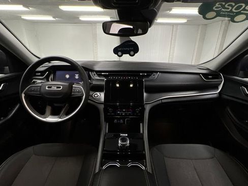 Used 2023 Jeep Grand Cherokee Laredo image 19