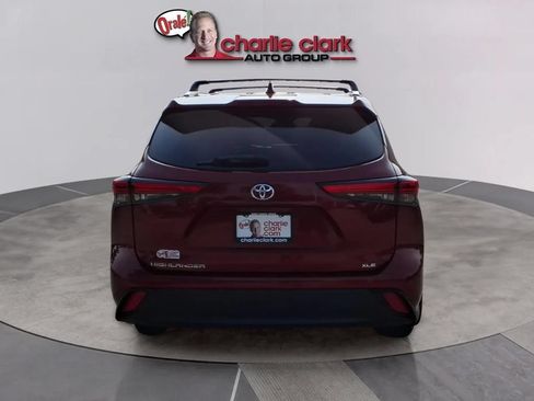 Used 2021 Toyota Highlander XLE FWD image 4