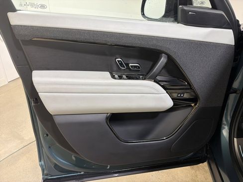 Used 2023 Land Rover Range Rover Sport SE image 9