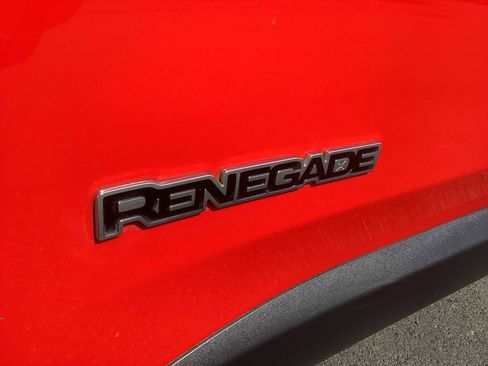 Used 2017 Jeep Renegade Latitude FWD image 7