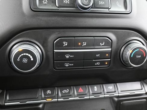 Used 2022 Chevrolet Silverado 1500 Custom image 25