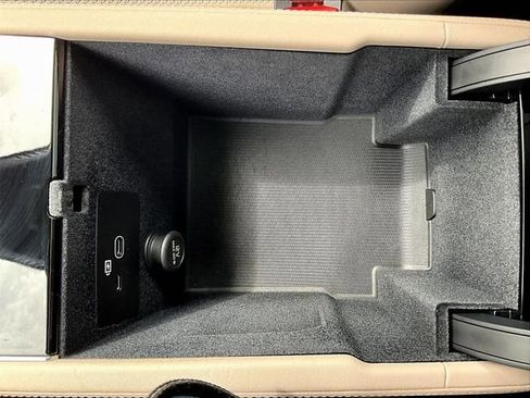 Used 2025 Volvo XC90 B6 Plus image 29