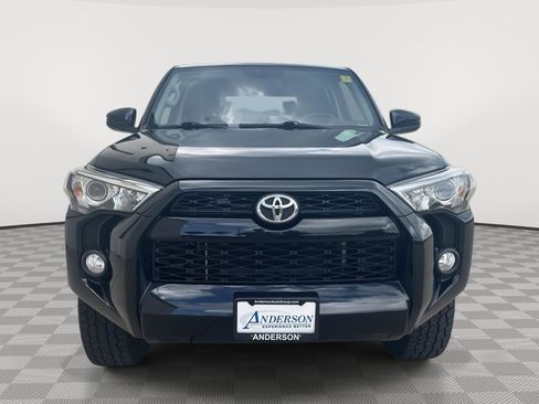 Used 2018 Toyota 4Runner SR5 AWD/4WD image 2