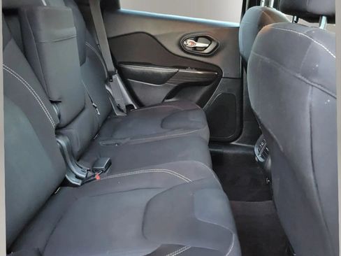 Used 2016 Jeep Cherokee Latitude w/ Comfort/Convenience Group AWD/4WD image 17