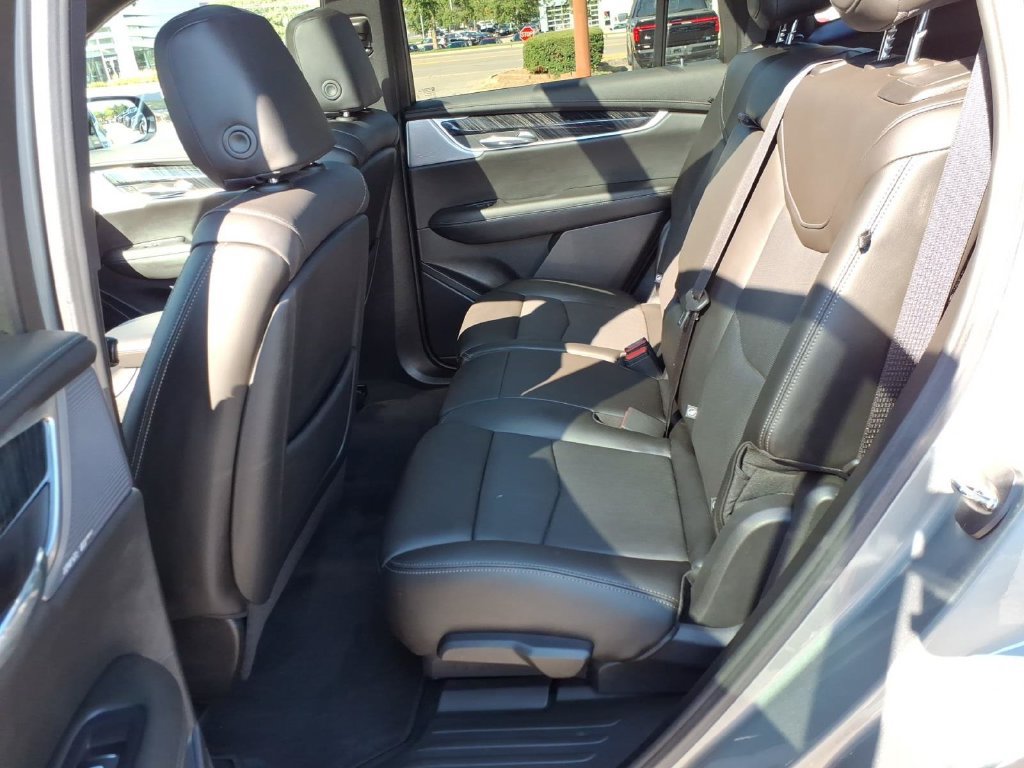 Used 2023 Cadillac XT6 Premium Luxury w/ Technology Package AWD/4WD image 9