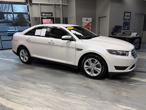 Used 2018 Ford Taurus SEL image 25