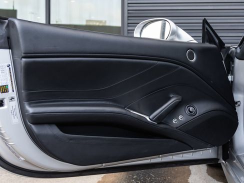 Used 2015 Ferrari California T RWD image 21