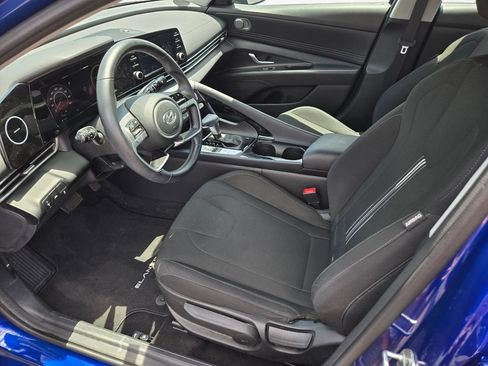 Used 2022 Hyundai Elantra SEL w/ Convenience Package FWD image 14