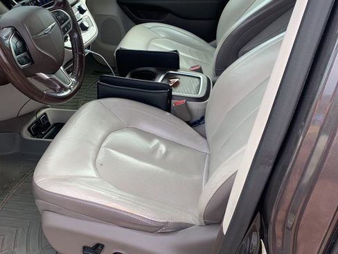 Used 2017 Chrysler Pacifica Touring-L Plus w/ Advanced Safetytec Group image 21