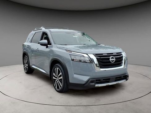 Certified 2025 Nissan Pathfinder Platinum AWD/4WD image 14