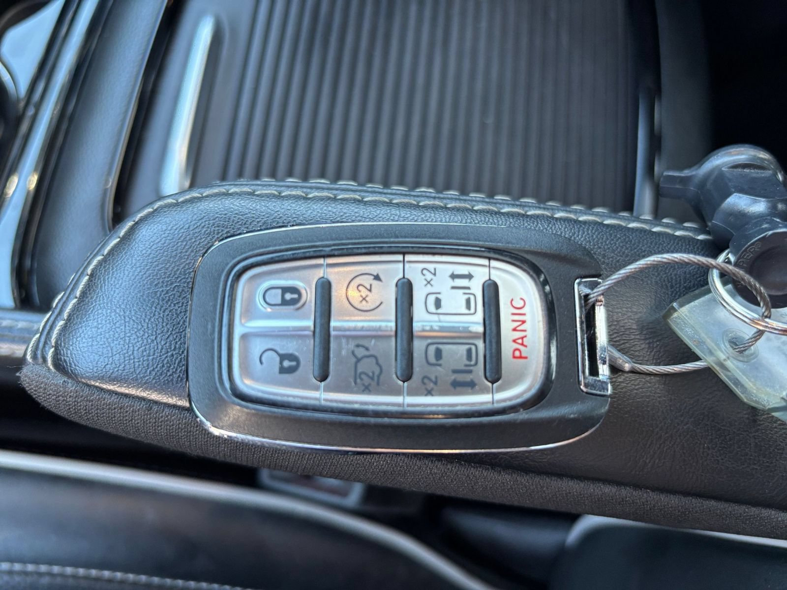 Used 2025 Chrysler Pacifica Limited FWD image 27