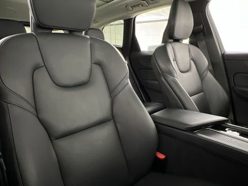 Used 2021 Volvo XC60 T5 Momentum w/ Premium Package image 26