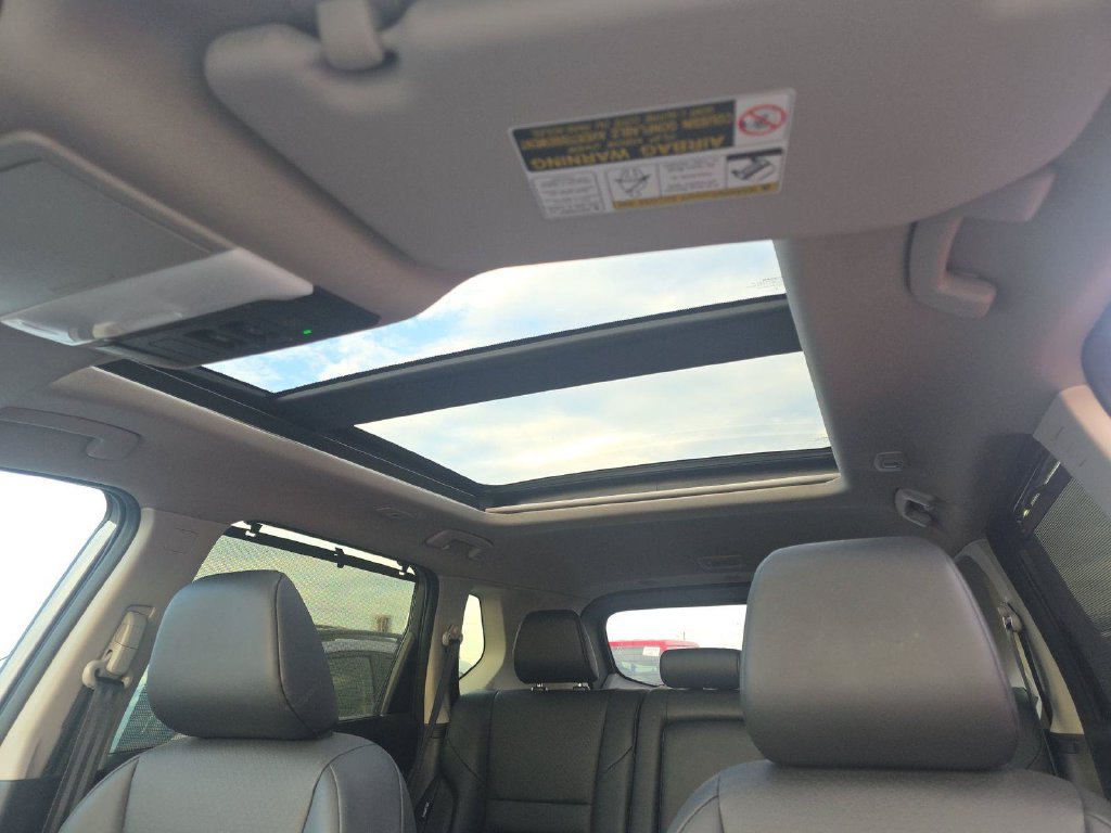 Used 2025 Nissan Rogue SV w/ SV Premium Package FWD image 12