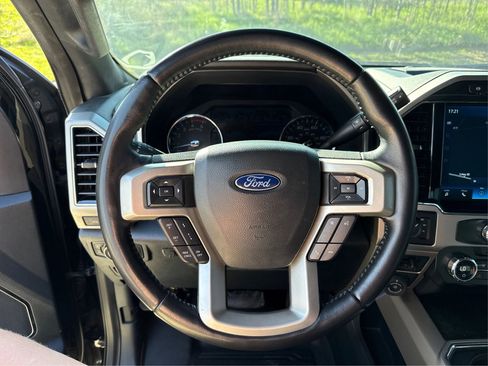 Used 2022 Ford F350 Lariat w/ Black Appearance Package image 18