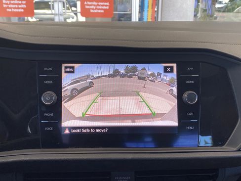 Used 2019 Volkswagen Jetta SEL FWD image 4