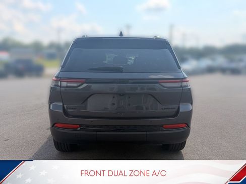 Used 2023 Jeep Grand Cherokee Limited w/ Black Appearance Package AWD/4WD image 4