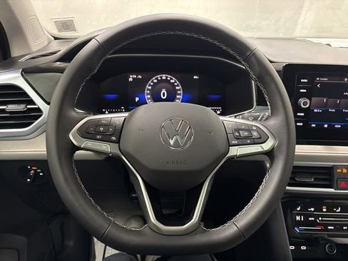 New 2025 Volkswagen Taos SE image 9