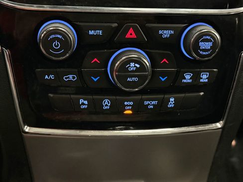 Used 2020 Jeep Grand Cherokee Limited AWD/4WD image 36