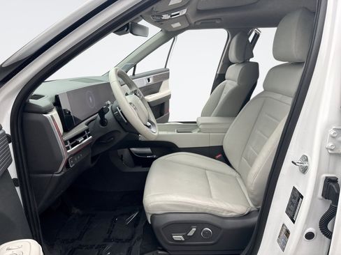 Used 2025 Hyundai Santa Fe Limited AWD/4WD image 11