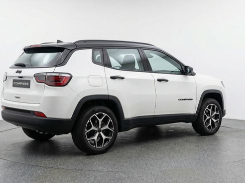Used 2025 Jeep Compass Limited image 9