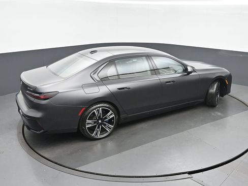 Used 2023 BMW i7 xDrive60 AWD/4WD image 36