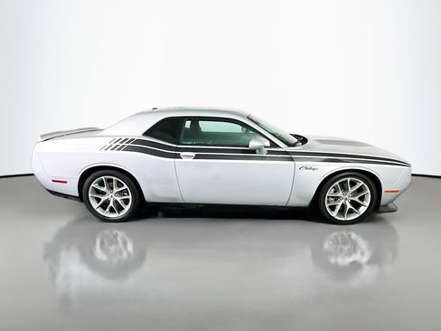 Used 2022 Dodge Challenger GT image 8