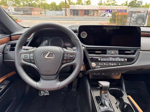 Used 2023 Lexus ES 300h w/ Premium Package FWD image 20
