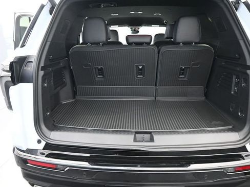 New 2026 Chevrolet Traverse RS w/ LPO, Floor Liner Package image 8