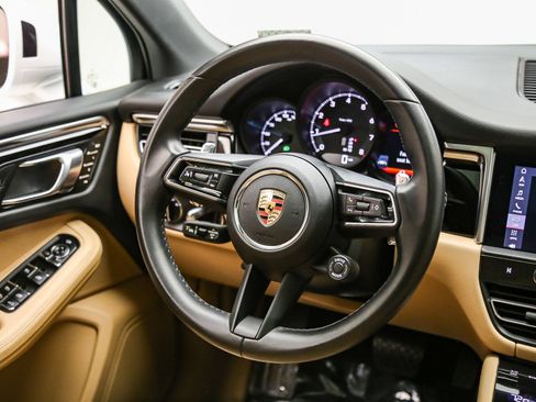 Certified 2024 Porsche Macan w/ Premium Plus Package AWD/4WD image 16