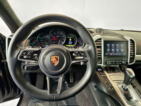 Used 2018 Porsche Cayenne GTS image 14