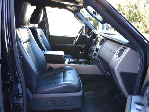 Used 2017 Ford Expedition EL XLT w/ Equipment Group 202A image 8