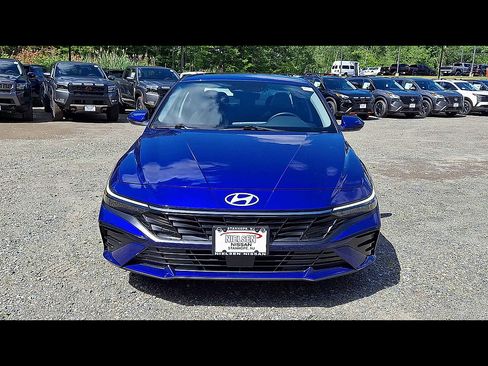 Used 2025 Hyundai Elantra SEL w/ Cargo Package FWD image 3