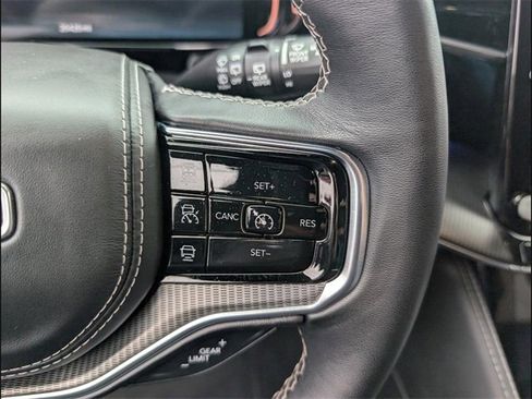 Used 2023 Jeep Grand Wagoneer Series II image 8