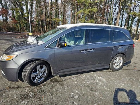 Used 2013 Honda Odyssey Touring image 2