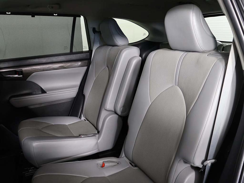 Used 2023 Toyota Highlander Limited AWD/4WD image 32