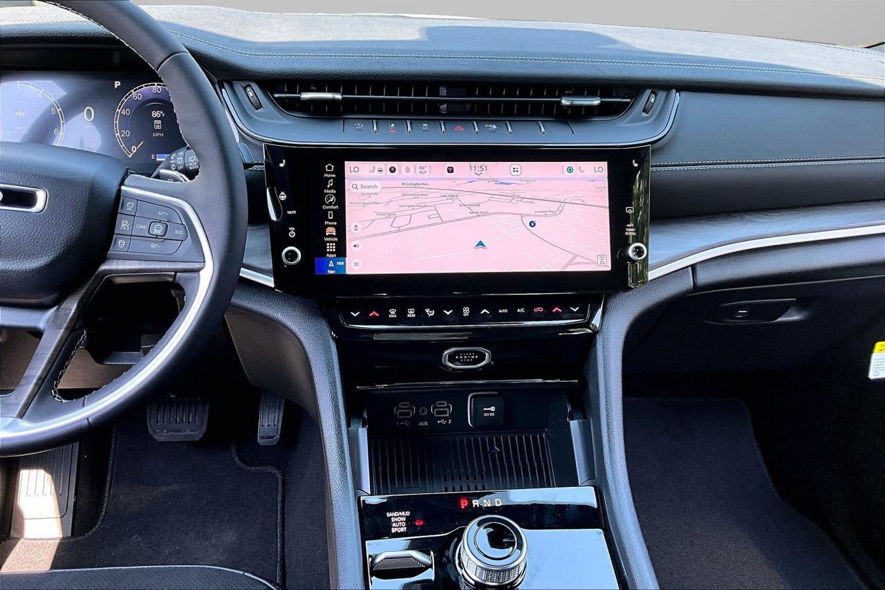 New 2027 Jeep Grand Cherokee Altitude AWD/4WD image 11