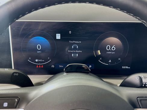Certified 2025 Hyundai Tucson Limited AWD/4WD image 12