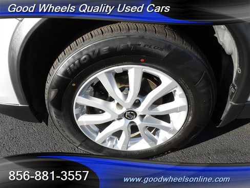 Used 2018 Nissan Rogue SV w/ Sun & Sound Touring Package image 10