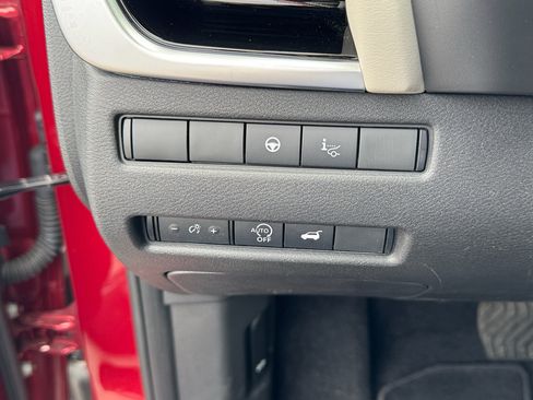 Used 2025 Nissan Rogue SL w/ Tech Package FWD image 21