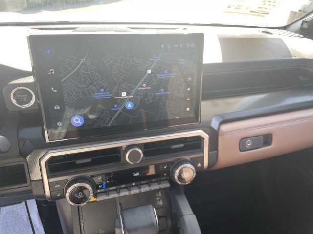 Used 2025 Toyota 4Runner Limited AWD/4WD image 19