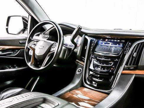 Used 2018 Cadillac Escalade ESV Premium Luxury image 20