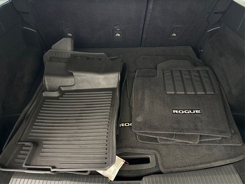 Used 2023 Nissan Rogue SV FWD image 12