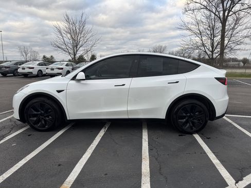 Used 2024 Tesla Model Y Long Range image 14